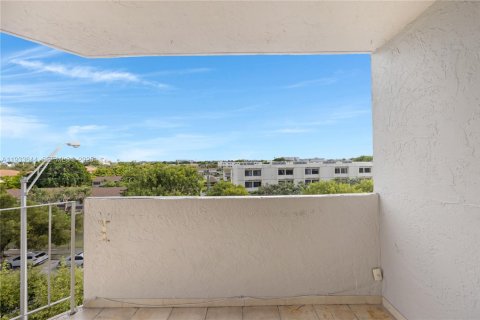 Снять в аренду кондоминиум в Хайалиа, Флорида 3 спальни, 122.91м2, № 1991439 - фото 13