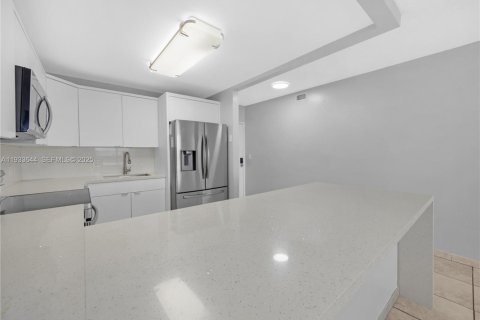 Снять в аренду кондоминиум в Хайалиа, Флорида 3 спальни, 122.91м2, № 1991439 - фото 3