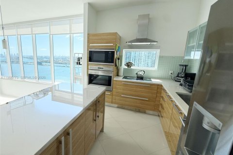 Condominio en venta en Miami, Florida, 3 dormitorios, 204.48 m2 № 2032038 - foto 4