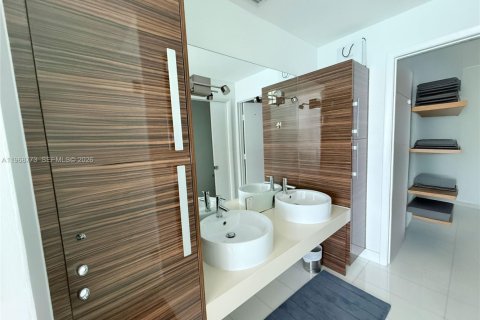 Condominio en venta en Miami, Florida, 3 dormitorios, 204.48 m2 № 2032038 - foto 17