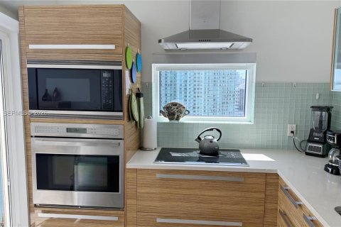 Condominio en venta en Miami, Florida, 3 dormitorios, 204.48 m2 № 2032038 - foto 19