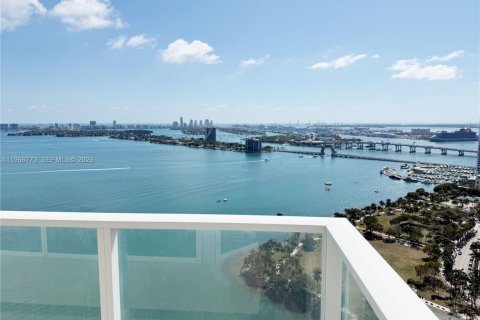 Condominio en Miami, Florida, 3 dormitorios  № 2032038