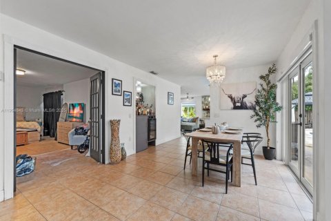 Villa ou maison à vendre à Miami, Floride: 4 chambres, 160.35 m2 № 1965038 - photo 11