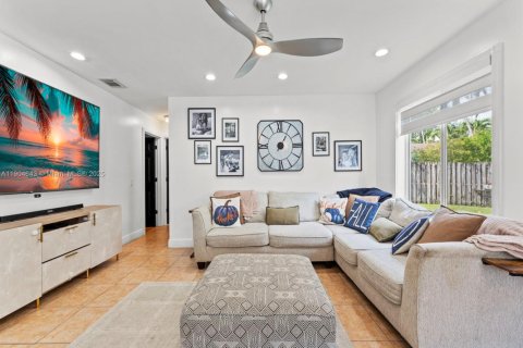 Villa ou maison à vendre à Miami, Floride: 4 chambres, 160.35 m2 № 1965038 - photo 23