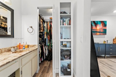 Villa ou maison à vendre à Miami, Floride: 4 chambres, 160.35 m2 № 1965038 - photo 29