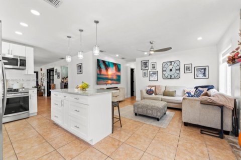 Villa ou maison à vendre à Miami, Floride: 4 chambres, 160.35 m2 № 1965038 - photo 19