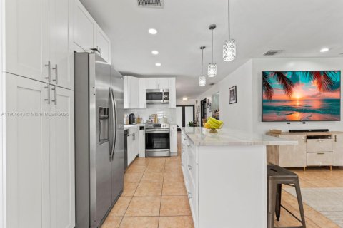 Villa ou maison à vendre à Miami, Floride: 4 chambres, 160.35 m2 № 1965038 - photo 17
