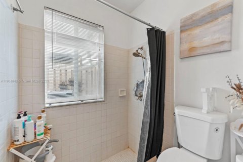Villa ou maison à vendre à Miami, Floride: 4 chambres, 160.35 m2 № 1965038 - photo 28