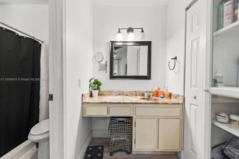 Villa ou maison à vendre à Miami, Floride: 4 chambres, 160.35 m2 № 1965038 - photo 27