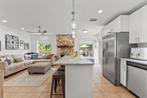 Villa ou maison à vendre à Miami, Floride: 4 chambres, 160.35 m2 № 1965038 - photo 16