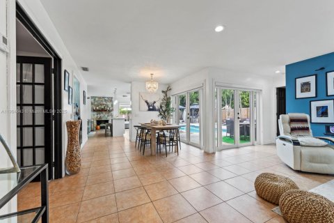 Villa ou maison à vendre à Miami, Floride: 4 chambres, 160.35 m2 № 1965038 - photo 6