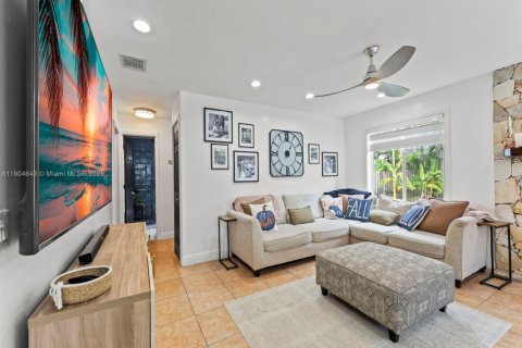 Villa ou maison à vendre à Miami, Floride: 4 chambres, 160.35 m2 № 1965038 - photo 21