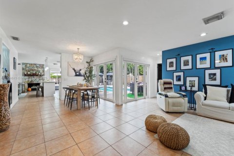 Villa ou maison à vendre à Miami, Floride: 4 chambres, 160.35 m2 № 1965038 - photo 7