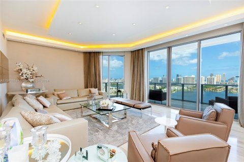 Condo in North Miami Beach, Florida, 3 bedrooms  № 1860295 - photo 7