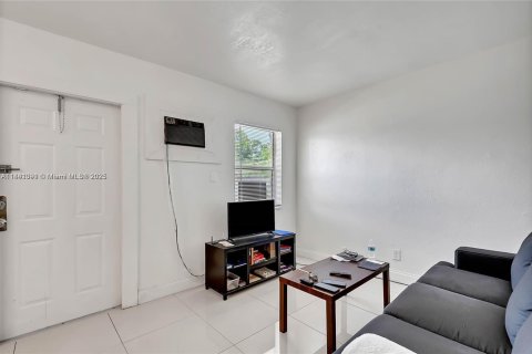 Propiedad comercial en venta en Fort Lauderdale, Florida № 1871384 - foto 12