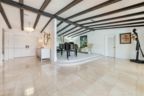 House in Coral Gables, Florida 5 bedrooms, 307.04 sq.m. № 1694035 - photo 3