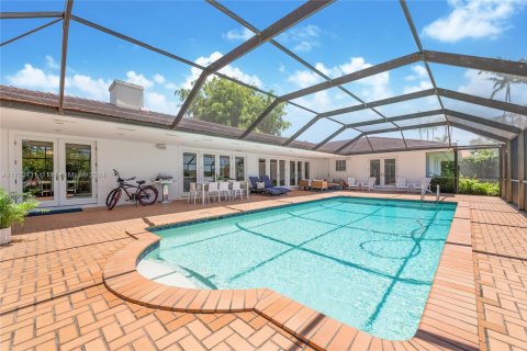 House in Coral Gables, Florida 5 bedrooms, 307.04 sq.m. № 1694035 - photo 19