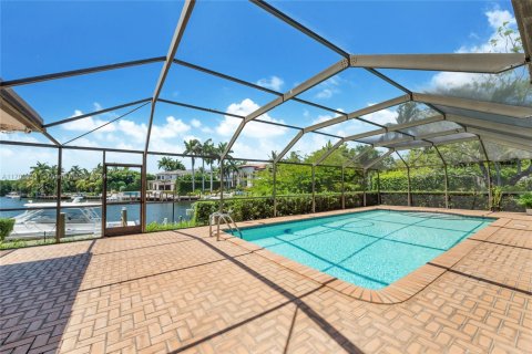 House in Coral Gables, Florida 5 bedrooms, 307.04 sq.m. № 1694035 - photo 20