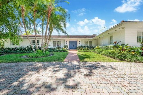 House in Coral Gables, Florida 5 bedrooms, 307.04 sq.m. № 1694035 - photo 2