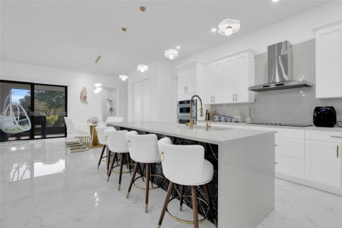 Купить виллу или дом в Лихай-Эйкерс, Флорида 4 спальни, 252.14м2, № 2088554 - фото 14