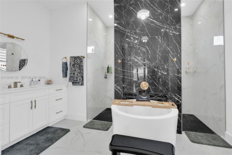 Купить виллу или дом в Лихай-Эйкерс, Флорида 4 спальни, 252.14м2, № 2088554 - фото 12