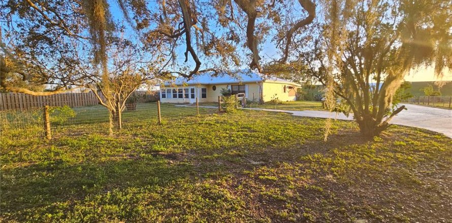 Casa en Okeechobee, Florida 6 dormitorios, 125.6 m2 № 916268