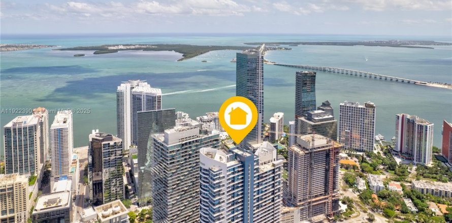 Кондоминиум с 2 спальнями в Майами, Флорида № 1976322