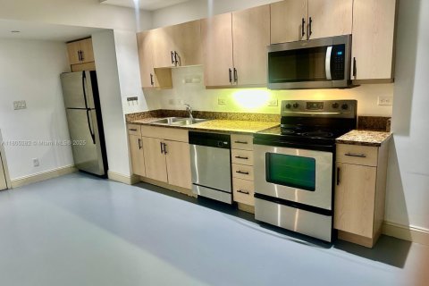 Condo in Miami, Florida, 1 bedroom  № 2021119