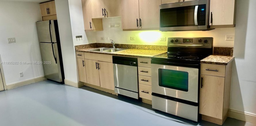 Condo in Miami, Florida, 1 bedroom  № 2021119