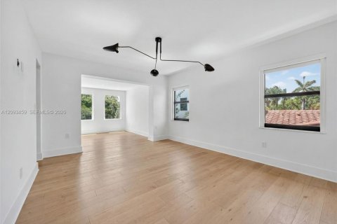 Casa en venta en Miami Beach, Florida, 4 dormitorios, 286.14 m2 № 2385387 - foto 22