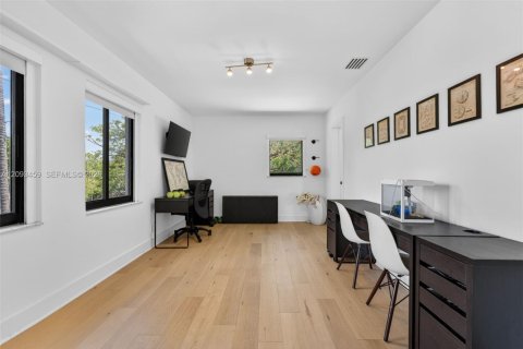 Casa en venta en Miami Beach, Florida, 4 dormitorios, 286.14 m2 № 2385387 - foto 30
