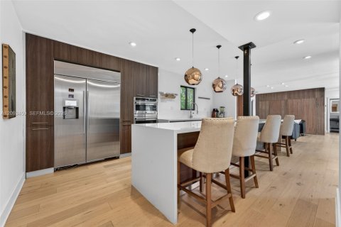 Casa en venta en Miami Beach, Florida, 4 dormitorios, 286.14 m2 № 2385387 - foto 17