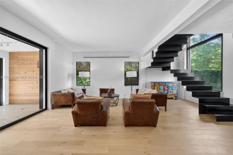 Casa en venta en Miami Beach, Florida, 4 dormitorios, 286.14 m2 № 2385387 - foto 8