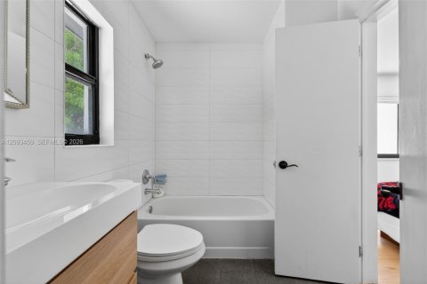 Casa en venta en Miami Beach, Florida, 4 dormitorios, 286.14 m2 № 2385387 - foto 29