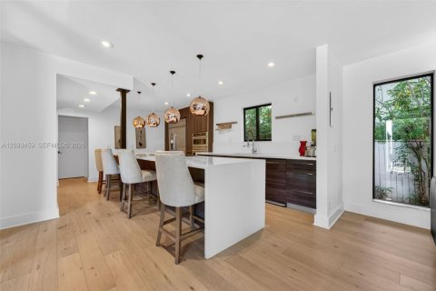 Casa en venta en Miami Beach, Florida, 4 dormitorios, 286.14 m2 № 2385387 - foto 19