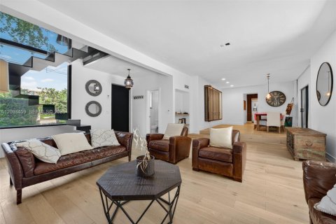 Casa en venta en Miami Beach, Florida, 4 dormitorios, 286.14 m2 № 2385387 - foto 9
