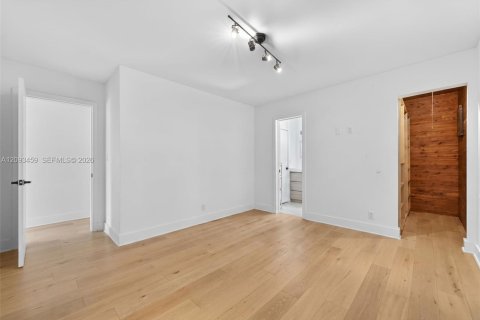Casa en venta en Miami Beach, Florida, 4 dormitorios, 286.14 m2 № 2385387 - foto 28