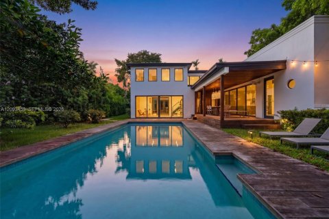 Casa en Miami Beach, Florida 4 dormitorios, 286.14 m2 № 2385387