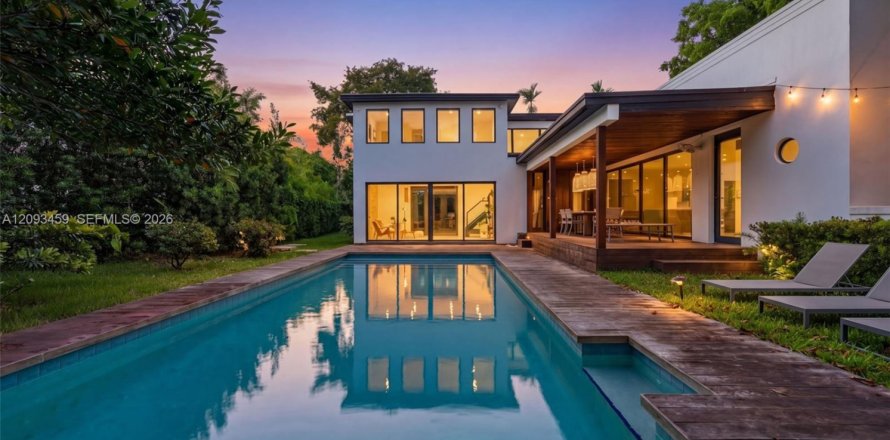 Casa en Miami Beach, Florida 4 dormitorios, 286.14 m2 № 2385387