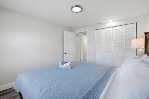 House in Brandon, Florida 4 bedrooms, 184.41 sq.m. № 2202397 - photo 29