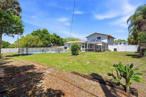 House in Brandon, Florida 4 bedrooms, 184.41 sq.m. № 2202397 - photo 6