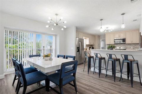 House in Brandon, Florida 4 bedrooms, 184.41 sq.m. № 2202397 - photo 5