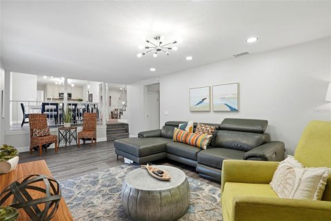 House in Brandon, Florida 4 bedrooms, 184.41 sq.m. № 2202397 - photo 18