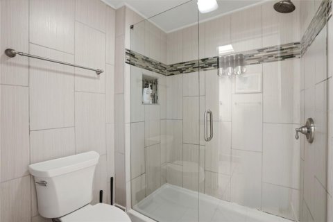 House in Brandon, Florida 4 bedrooms, 184.41 sq.m. № 2202397 - photo 27