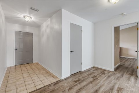 House in Edgewater, Florida 3 bedrooms, 159.98 sq.m. № 2316583 - photo 18