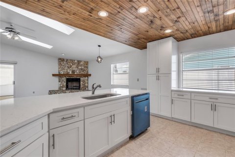 House in Edgewater, Florida 3 bedrooms, 159.98 sq.m. № 2316583 - photo 4