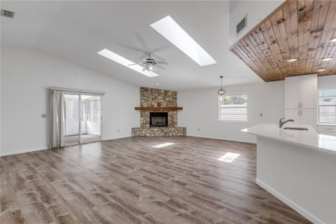 House in Edgewater, Florida 3 bedrooms, 159.98 sq.m. № 2316583 - photo 17