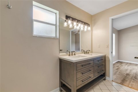 House in Edgewater, Florida 3 bedrooms, 159.98 sq.m. № 2316583 - photo 8