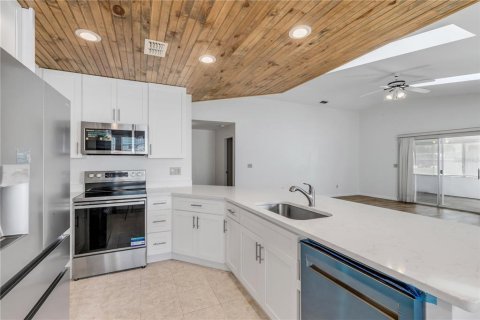 House in Edgewater, Florida 3 bedrooms, 159.98 sq.m. № 2316583 - photo 3
