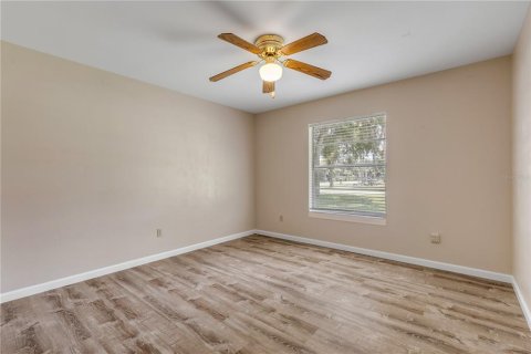 House in Edgewater, Florida 3 bedrooms, 159.98 sq.m. № 2316583 - photo 12